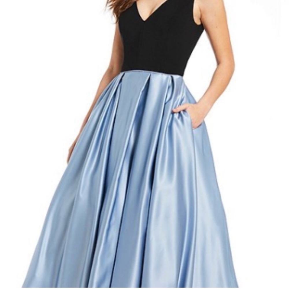 Betsy & Adam Elegant Gown | Size 4P